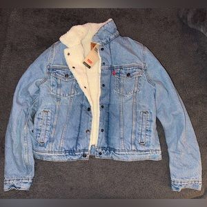 BRAND NEW WITH TAGS: LEVI’S SHERPA LINED DENIM JACKET